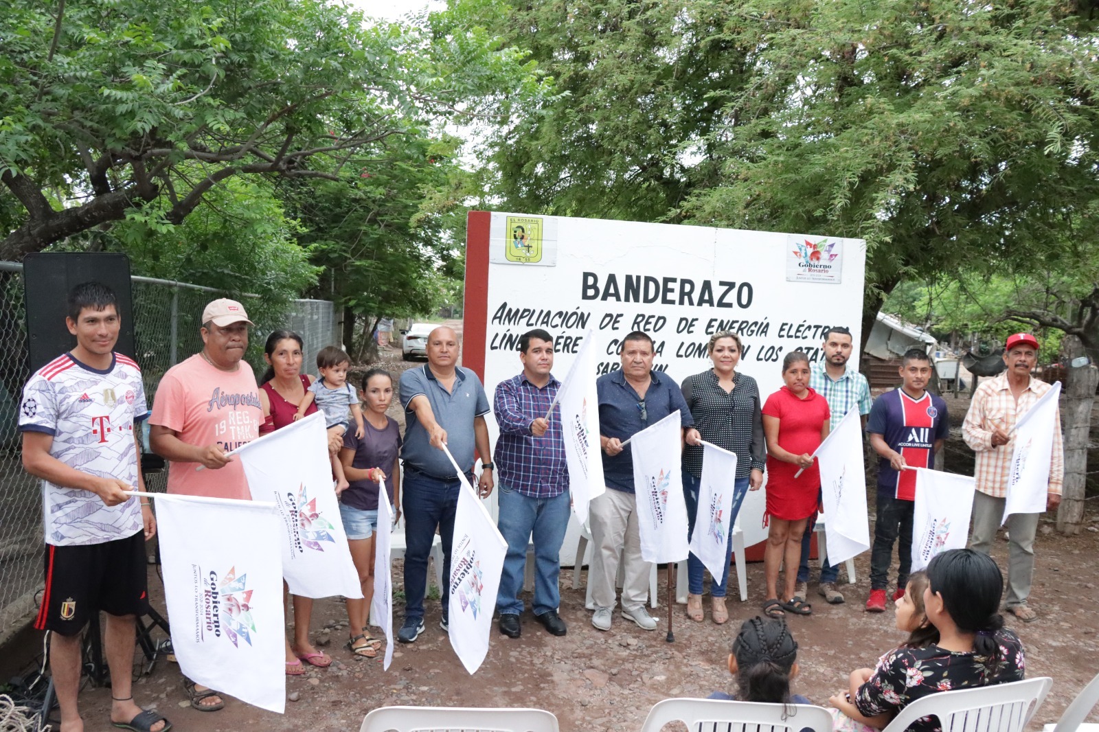 Lleva Claudia Valdez ampliación de red eléctrica a Los Otates, en la sierra de Rosario