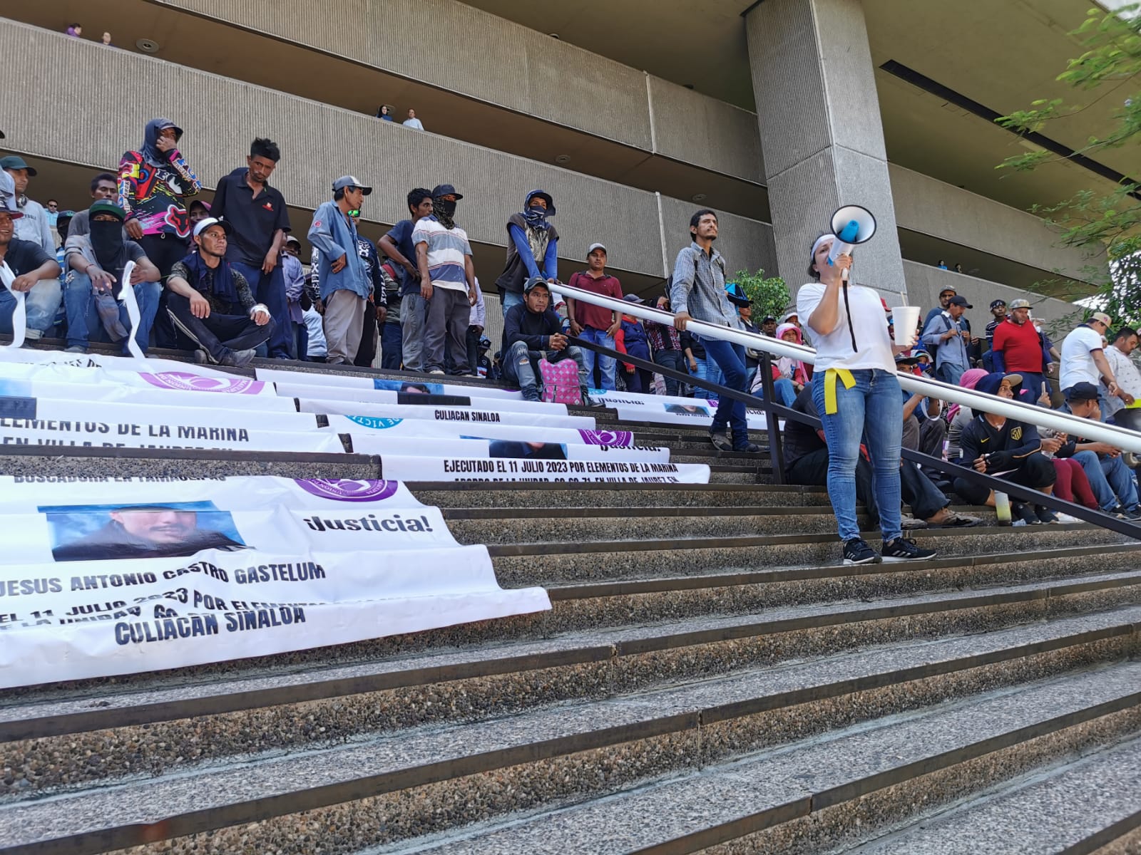 “Lo que pasó en Navolato se vive en todo México; la estrategia es abrazos no balazos”: PRD por manifestación contra marinos