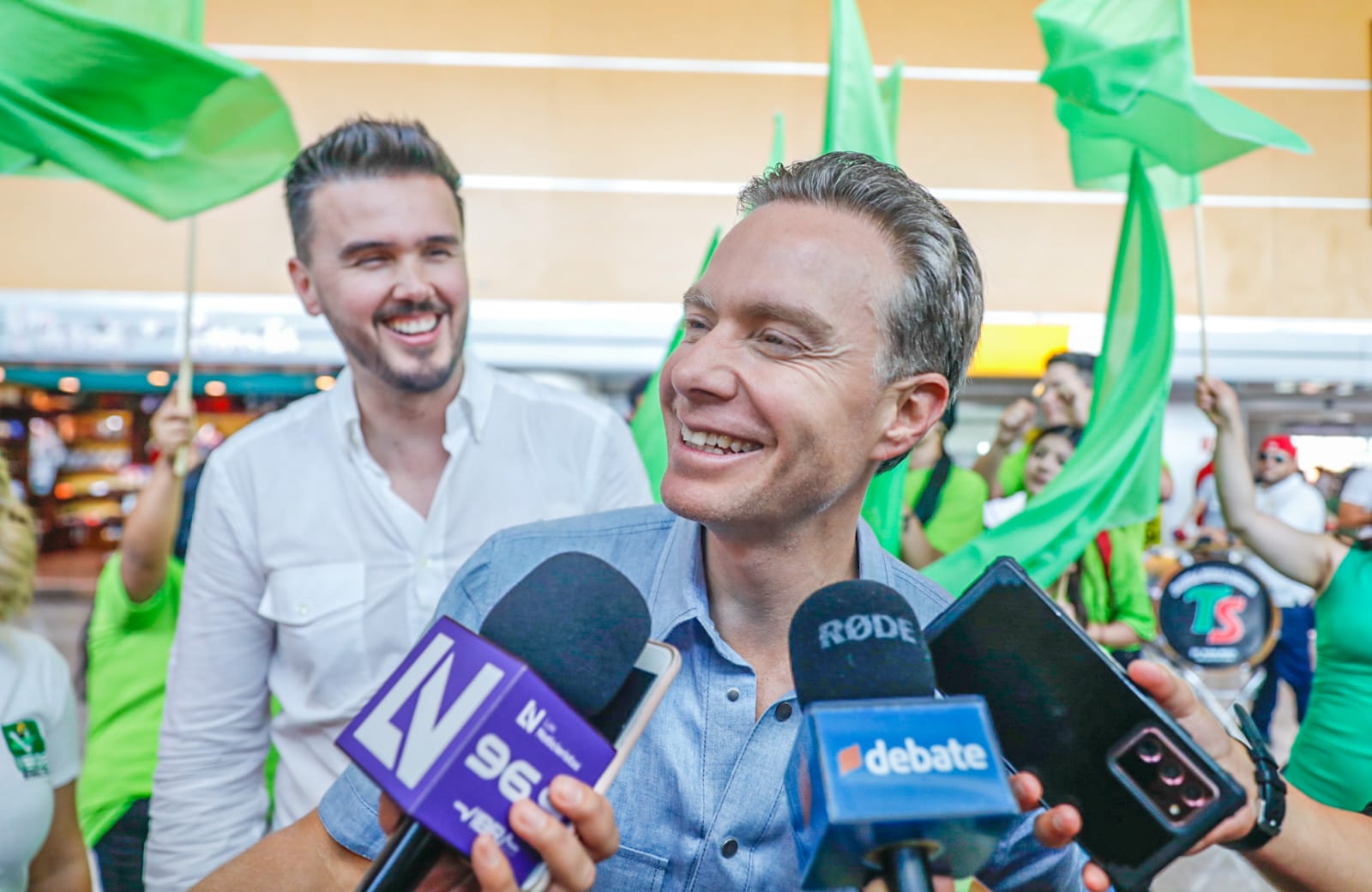 Al ritmo de la banda, reciben a la “corcholata” verde de Morena en Sinaloa; llega Manuel Velasco