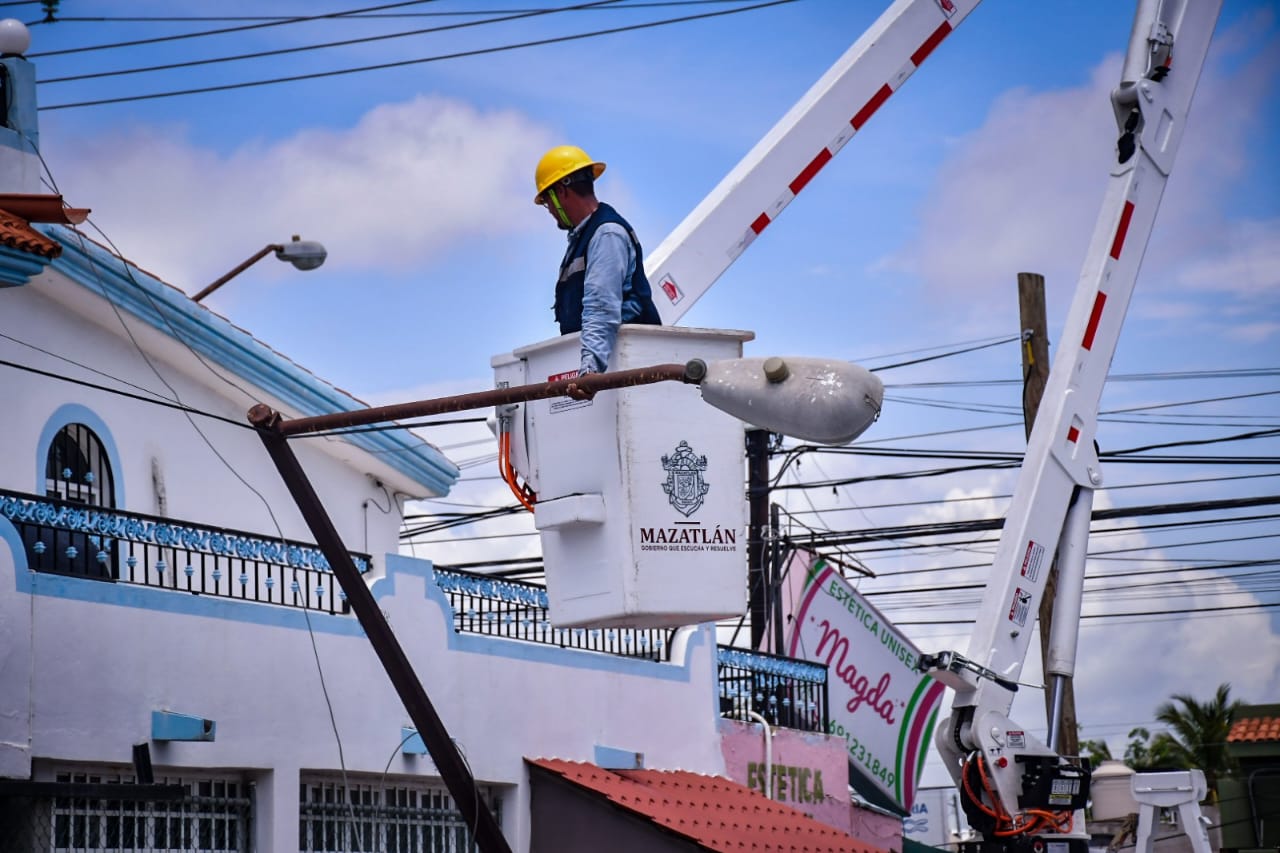 Fueron 18 horas las que medio Mazatlán estuvo sin luz este fin de semana; ya hay servicio