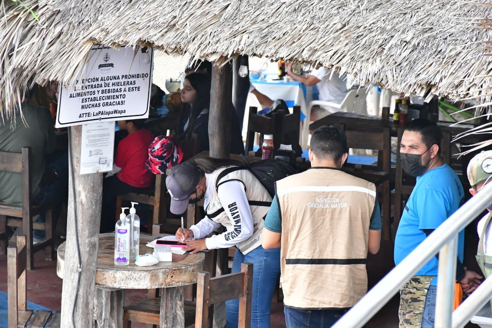 Playas en Mazatlán ‘no son tierra de nadie’; vigilarán acaparamiento de espacios este verano