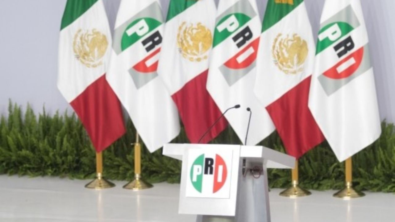 ‘Se están deshaciendo los partidos de oposición’, AMLO habla de las declinaciones y desbandadas del PRI