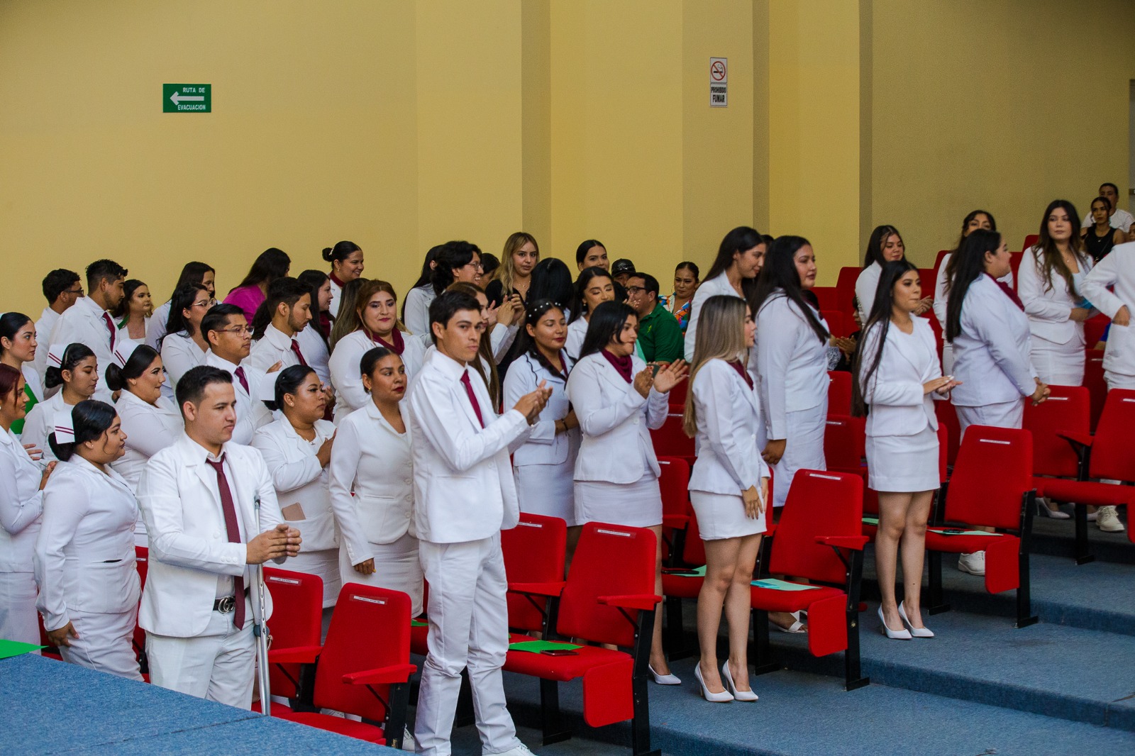 Por contribuir a mejorar la salud en Dispensarios Médicos; hoy reconocen labor de pasantes en Guasave