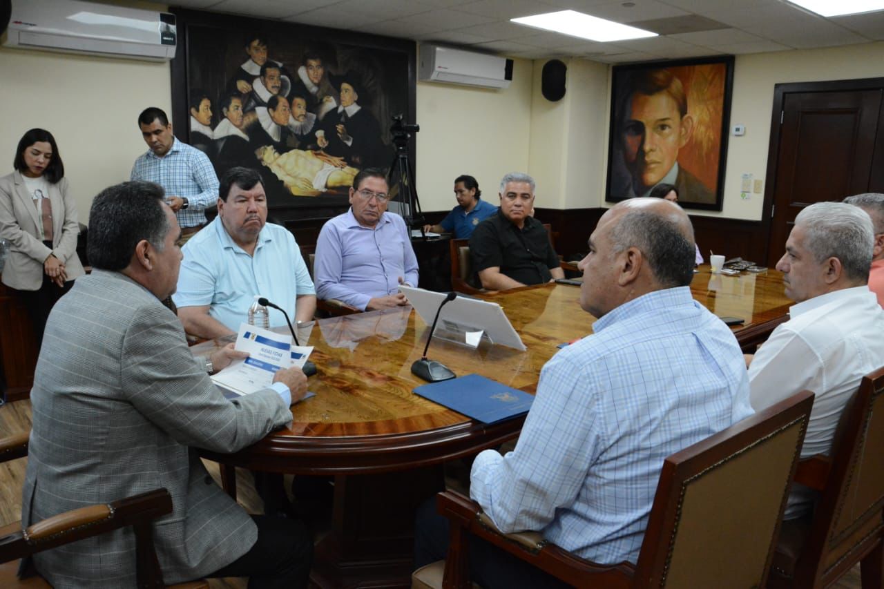 UAS ampliará la matrícula; rector anuncia 490 espacios más para Medicina y Odontología