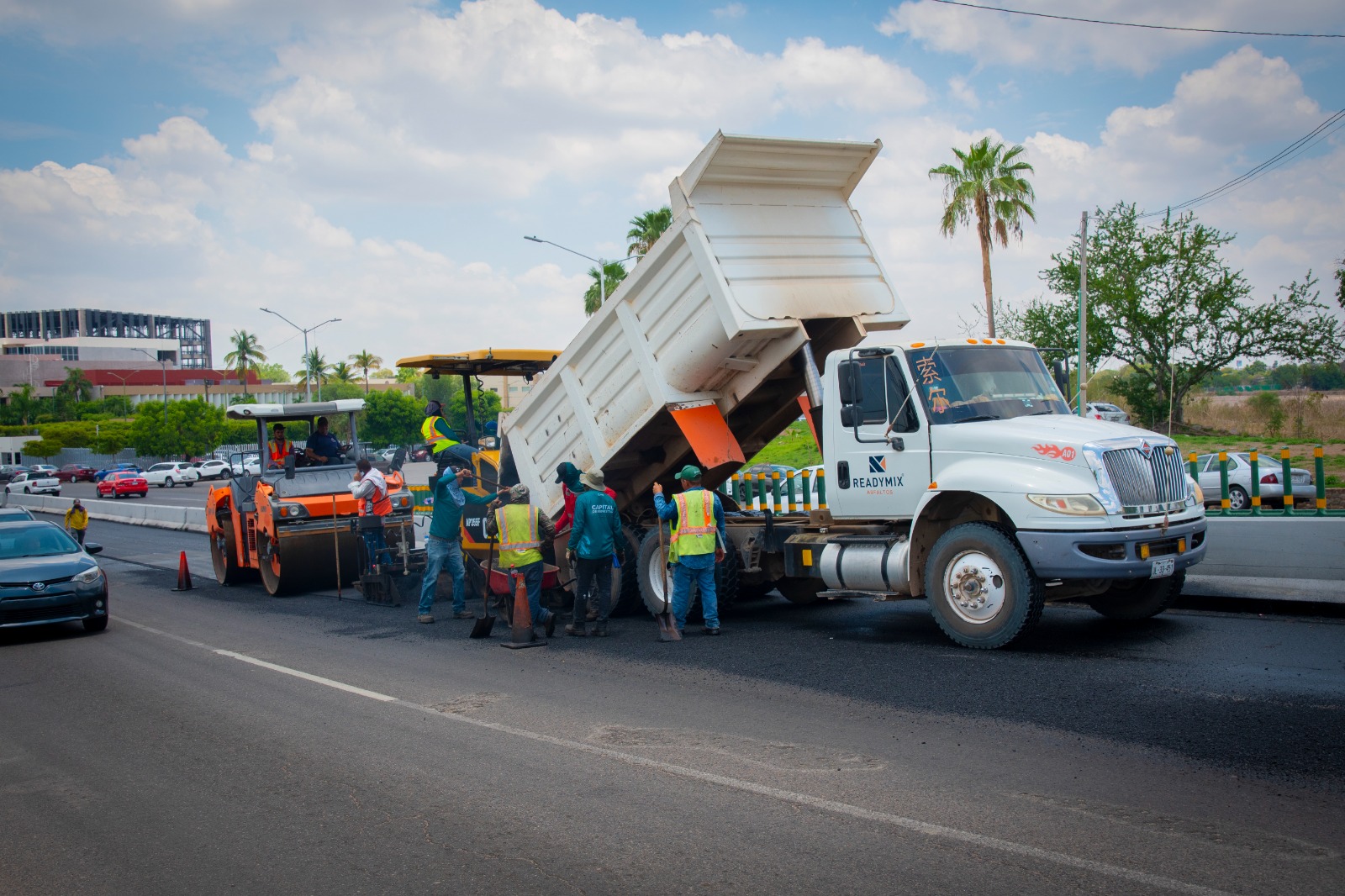 Realizan reencarpetado del bulevar Pedro Infante, en tramo Congreso del Estado al Puente Negro