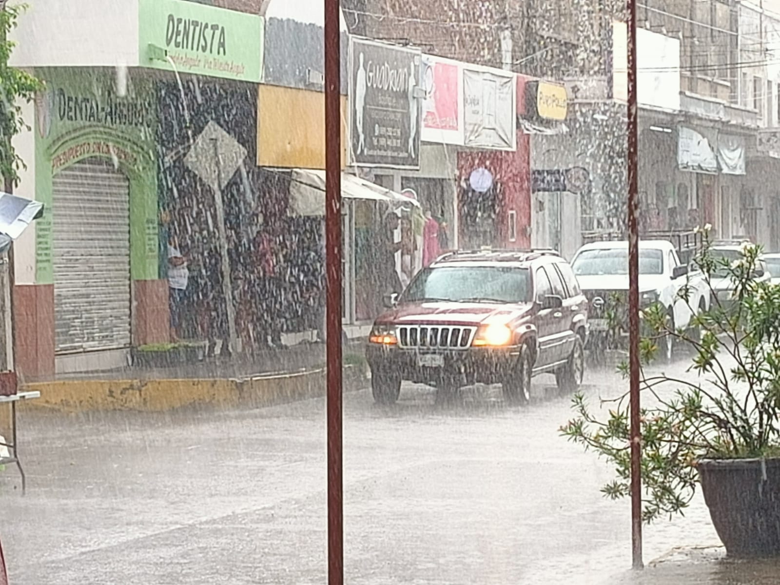 San Juan no, pero ‘Beatriz’ sí trajo a cántaros agua para zona rural de Mazatlán