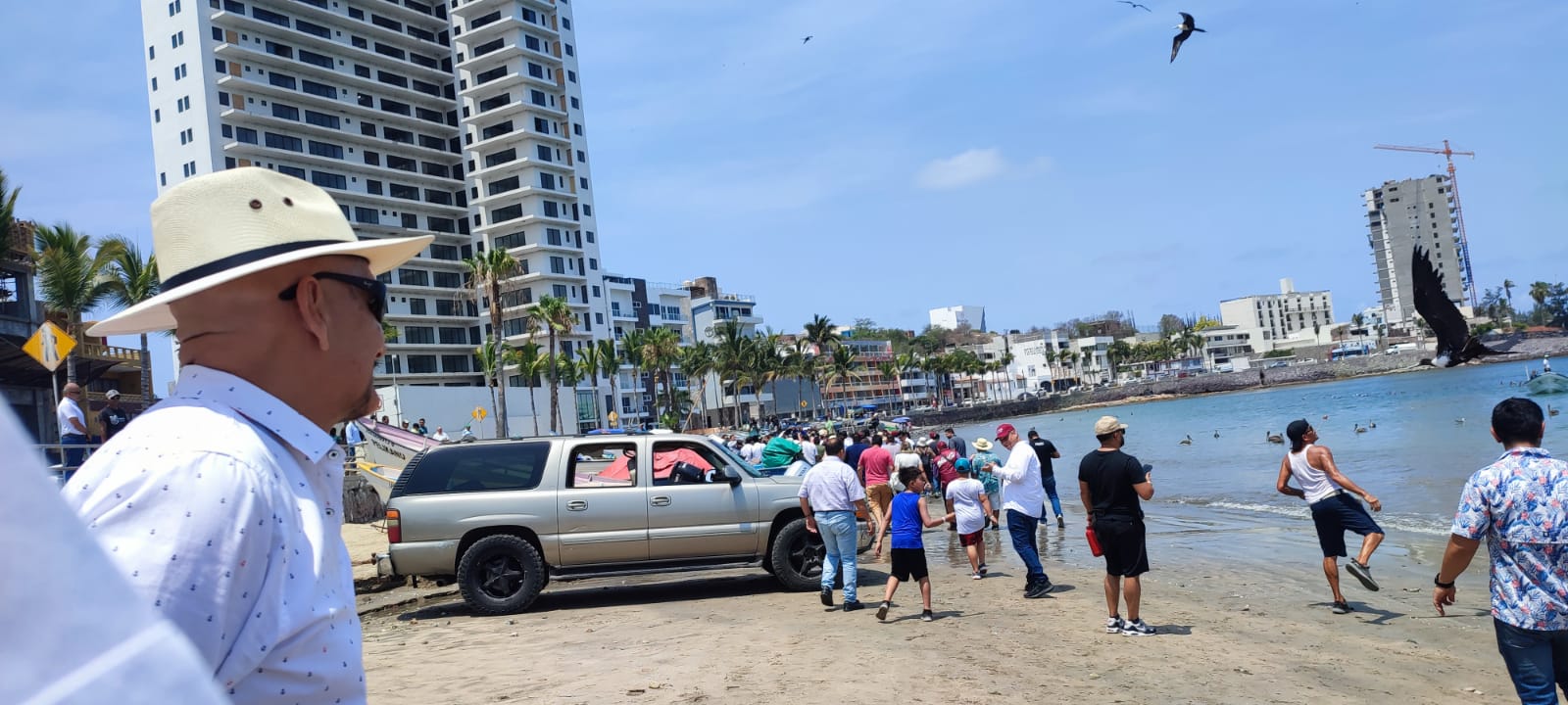 ‘Se apoya al que apoye a los pescadores’ ribereños en Mazatlán tienen cartita para la visita de Noroña