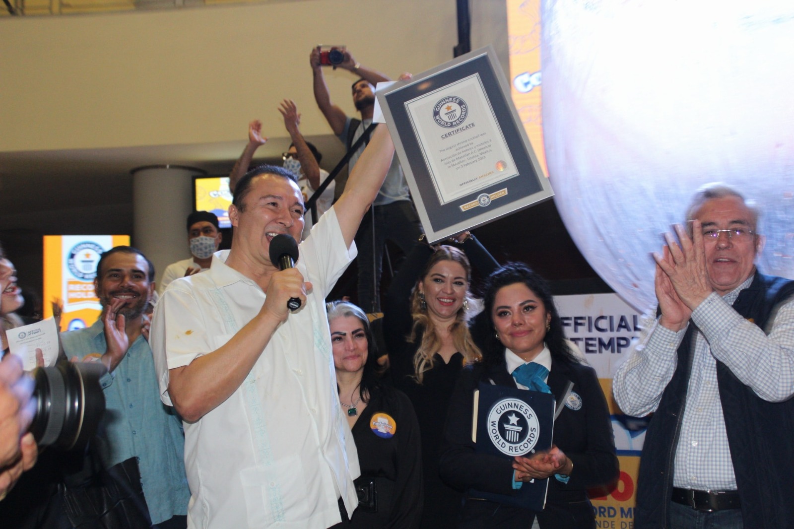 Se corona Mazatlán como capital mundial del camarón tras Coctelazo Guinness