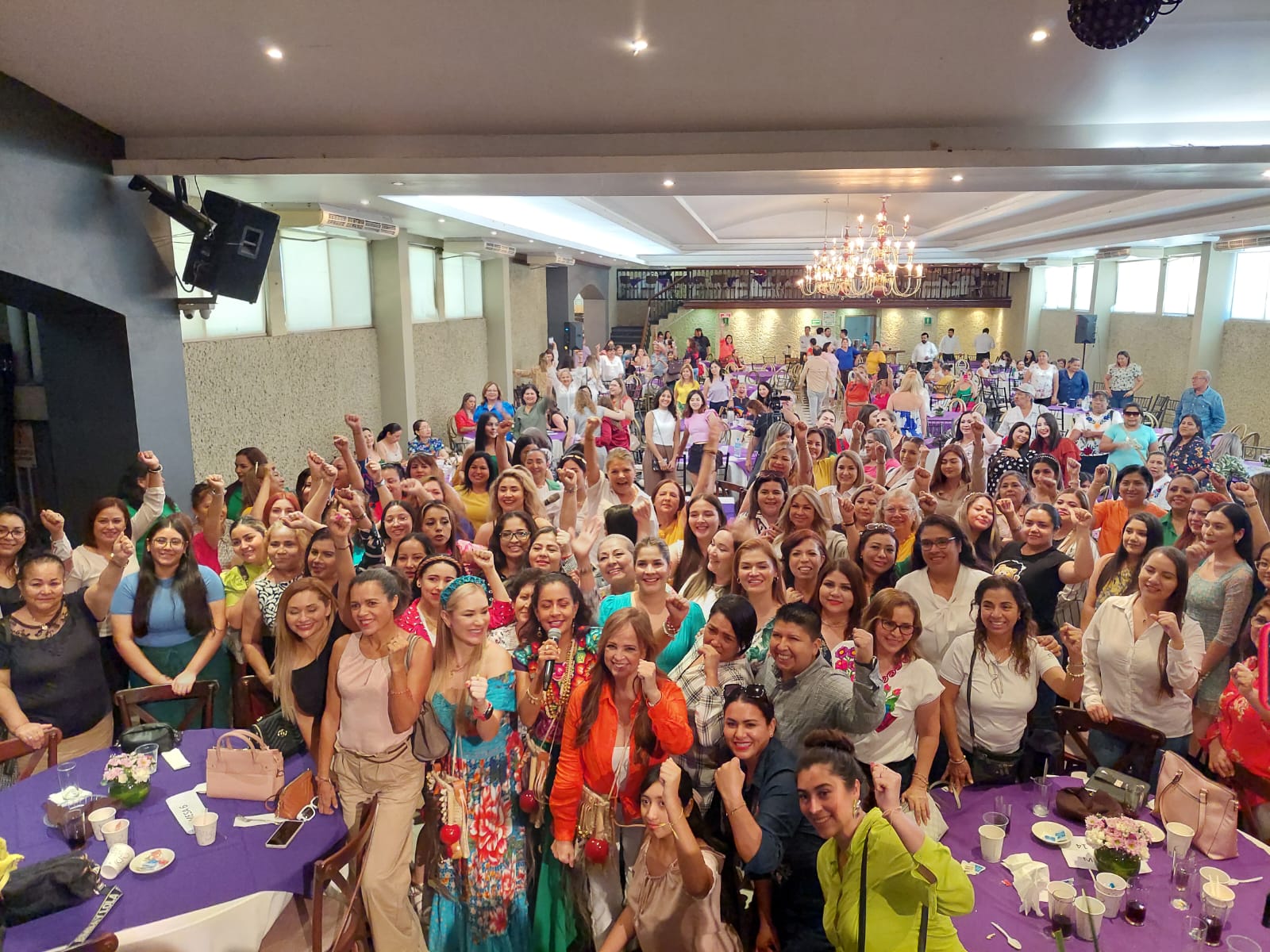 Se suman mujeres ahomenses al movimiento ‘Por ella, por todas’, a favor de Claudia Sheinbaum