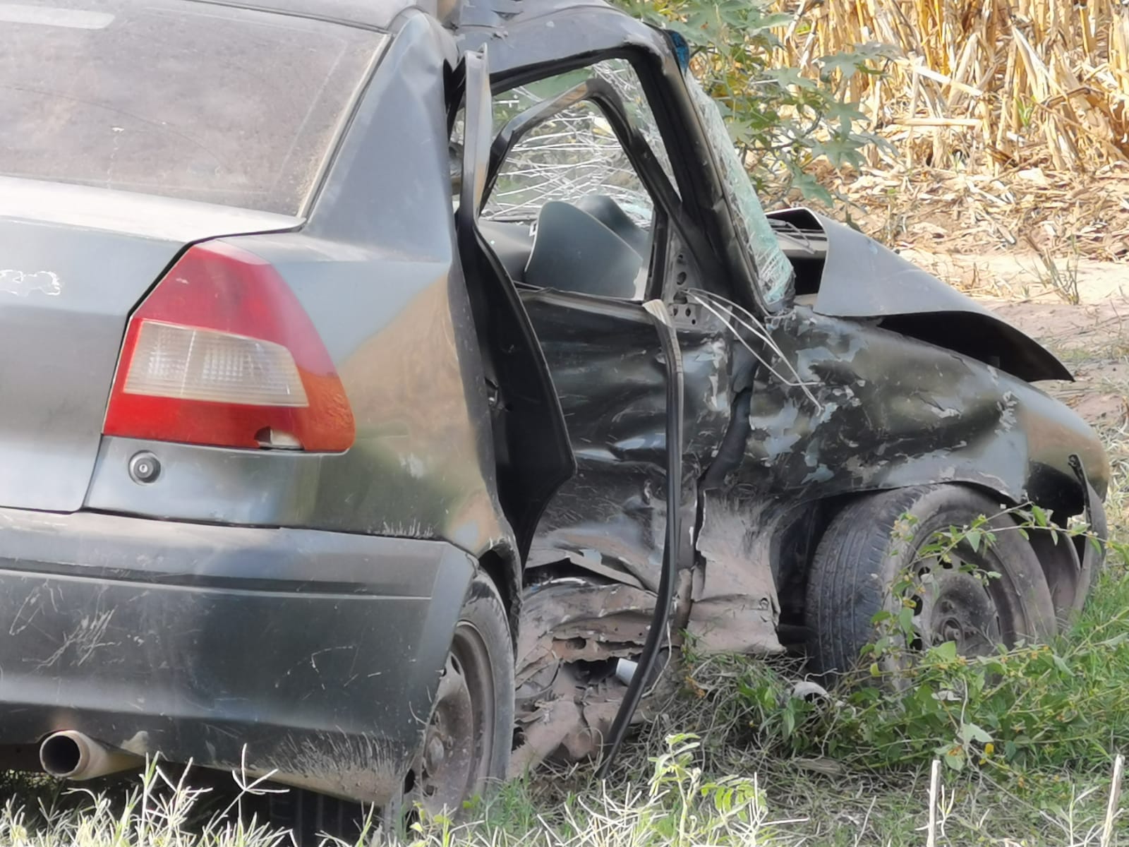 Un hombre sin vida y una mujer lesionada deja accidente sobre la carretera estatal Mochis-Ahome