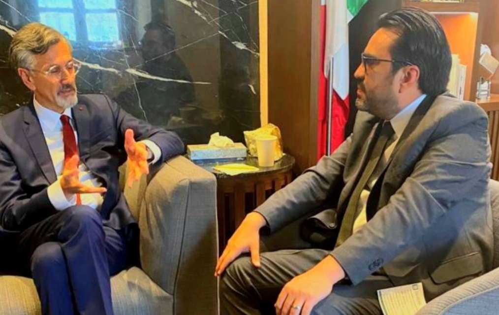 Embajador de Francia queda encantado con Culiacán…y con “Cruella”, la gatita adoptada del alcalde