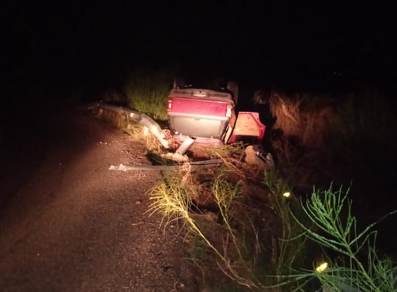 Dos personas lesionadas, el saldo de una volcadura en la carretera estatal El Fuerte-Chinobampo
