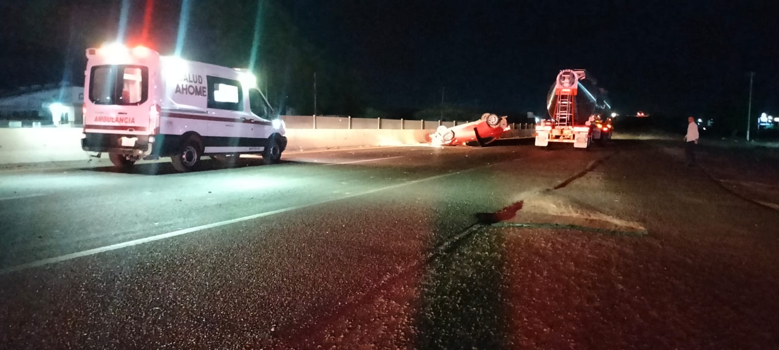 Volcadura sobre la México 15 en Los Mochis deja un hombre lesionado