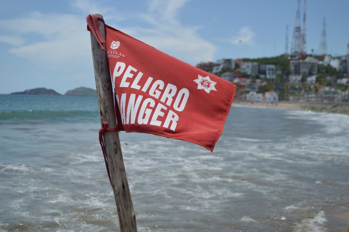 Alertan por mar de fondo en las playas de Mazatlán