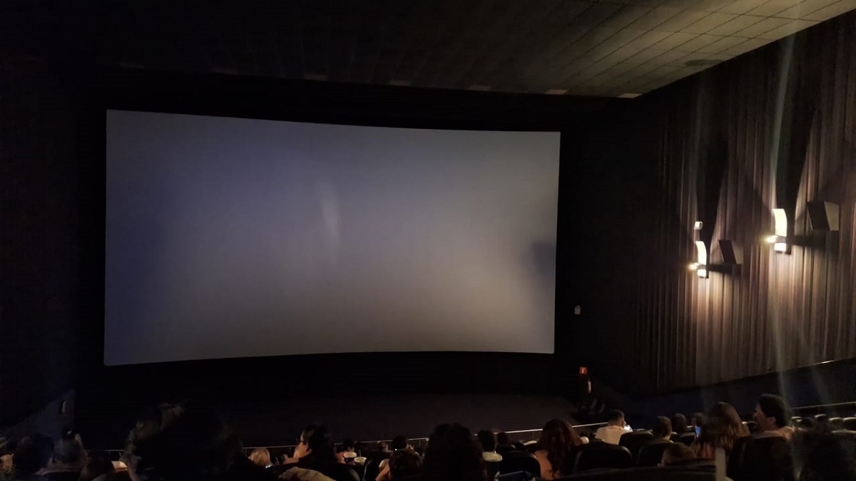 ¡Se les cebó la función de Barbie! Apagón impide tarde a cinéfilos en Mazatlán