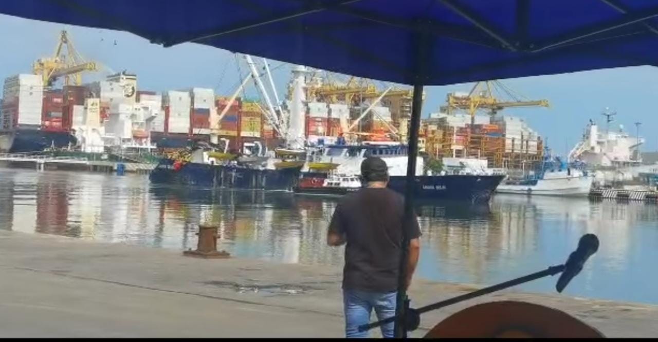 Llegó a Manzanillo el buque atunero ‘María Delia’ que rescató al náufrago Tim Shaddock