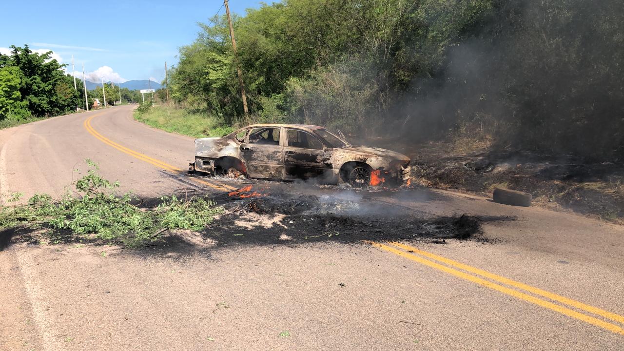 VIDEO: Reportan violencia y bloqueos por carretera Sinaloa de Leyva-Bacubirito
