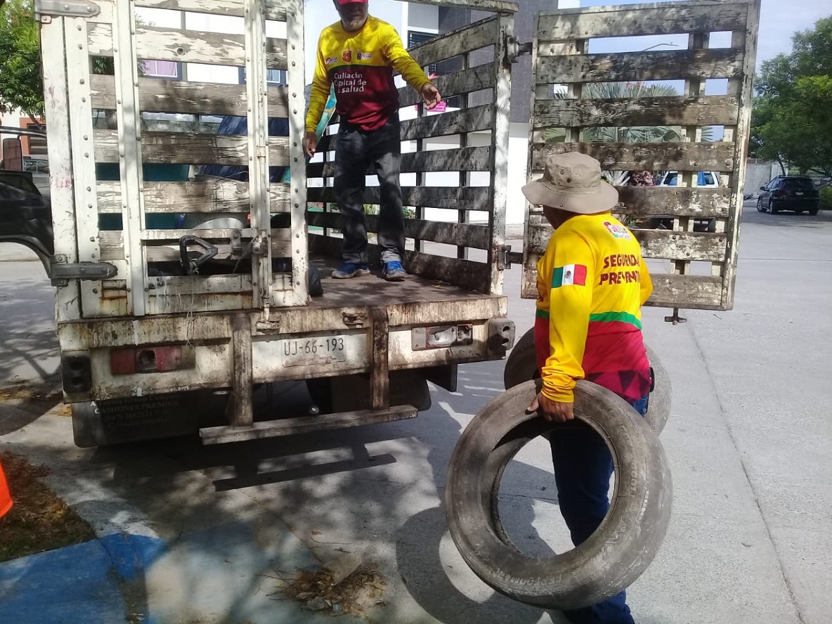 Ayuntamiento de Culiacán lleva campaña de descacharrización a la colonia Fincas del Humaya