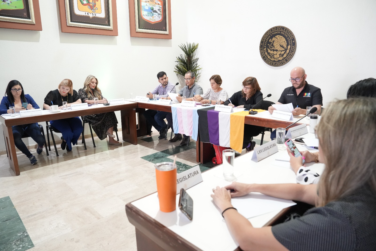 Religiosos acusan a Almendra Negrete de agredirlos en conversatorio sobre Terapias de Conversión