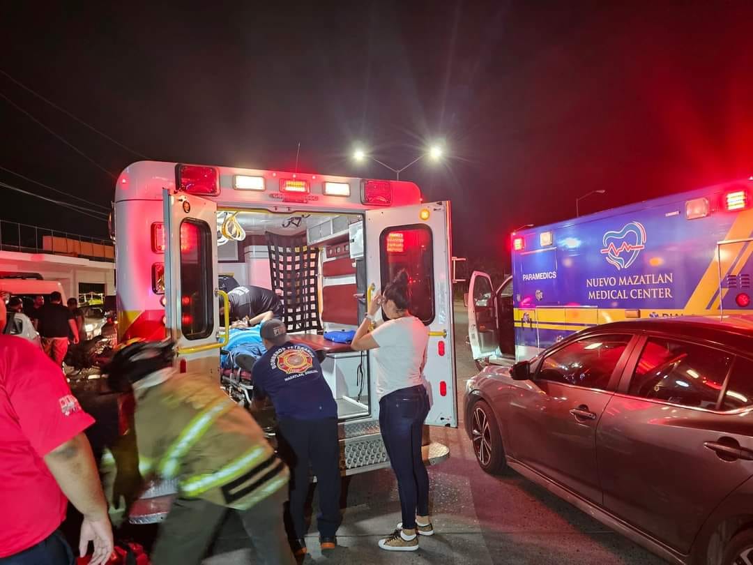 Dos lesionados en carambola sobre avenida La Marina en Mazatlán