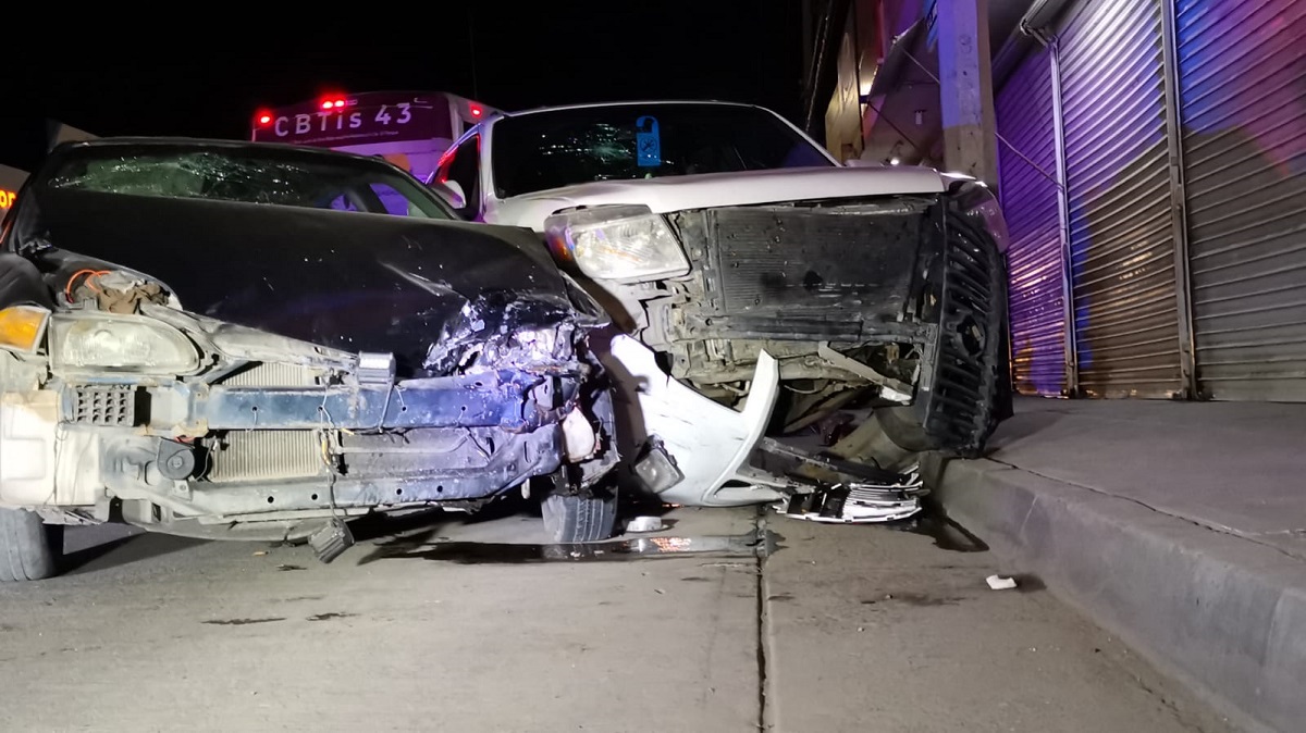 Dos lesionados en accidente provocado por conductor en supuesto estado de ebriedad, en Los Mochis