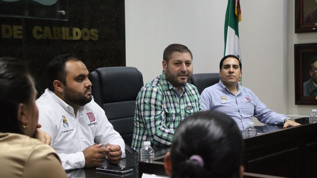 Alcalde de Badiraguato refrenda apoyo mediante programas sociales; se reúne con síndicos