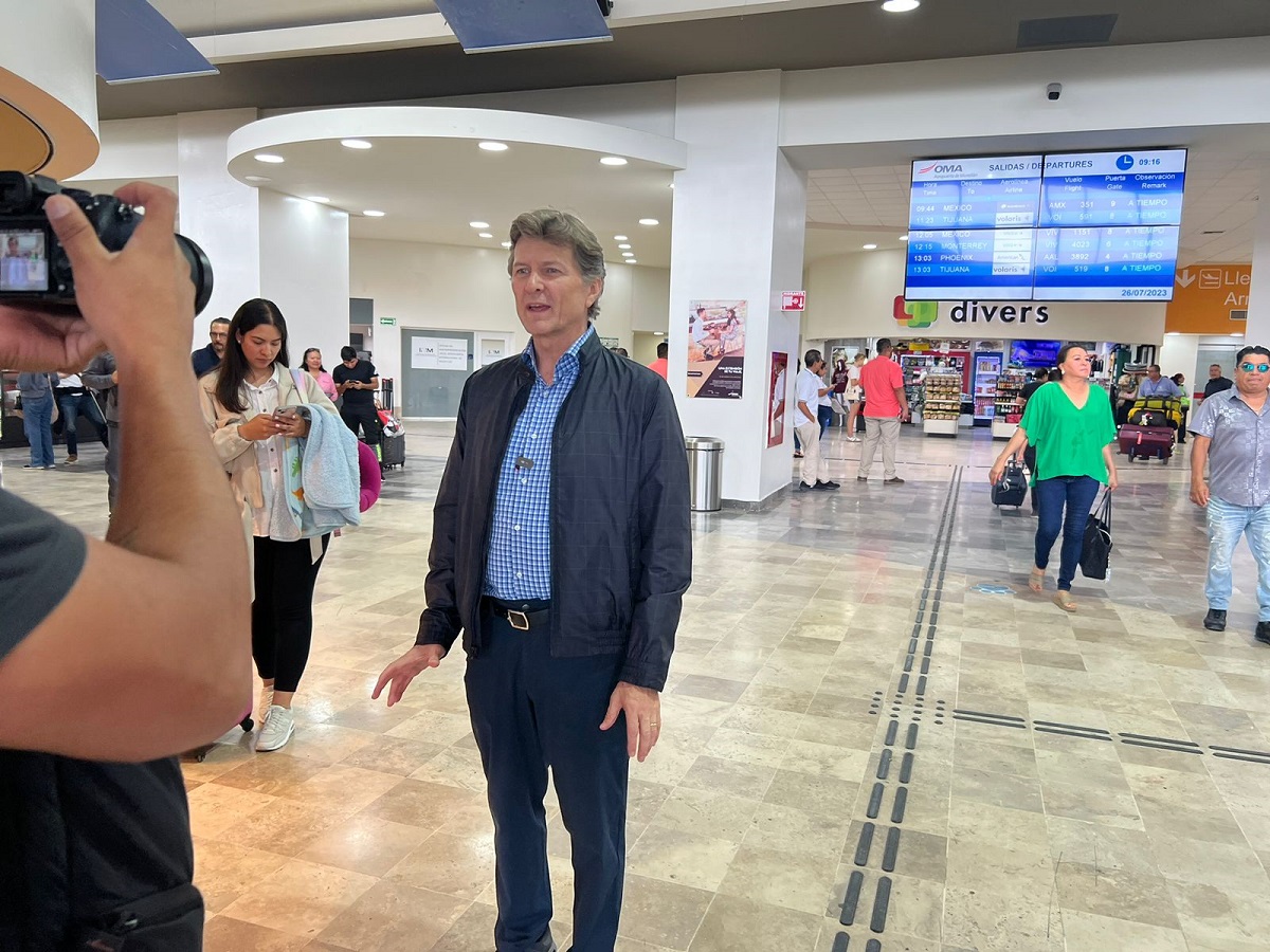 ‘Tampoco el atributo para ganar es que sea hombre o mujer’: Enrique de la Madrid al llegar a Sinaloa