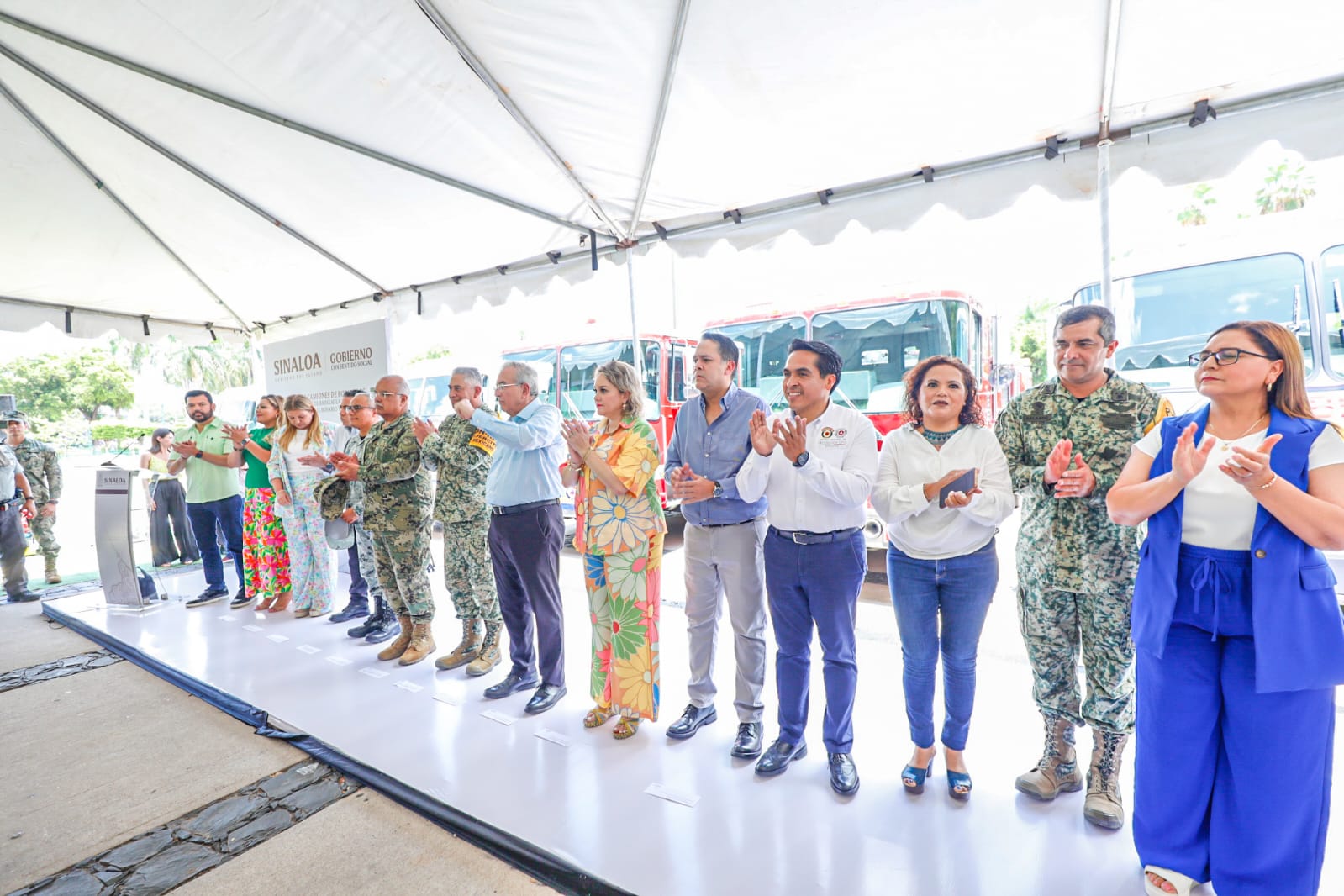 Rocha Moya entrega 6 camiones de Bomberos a municipios serranos
