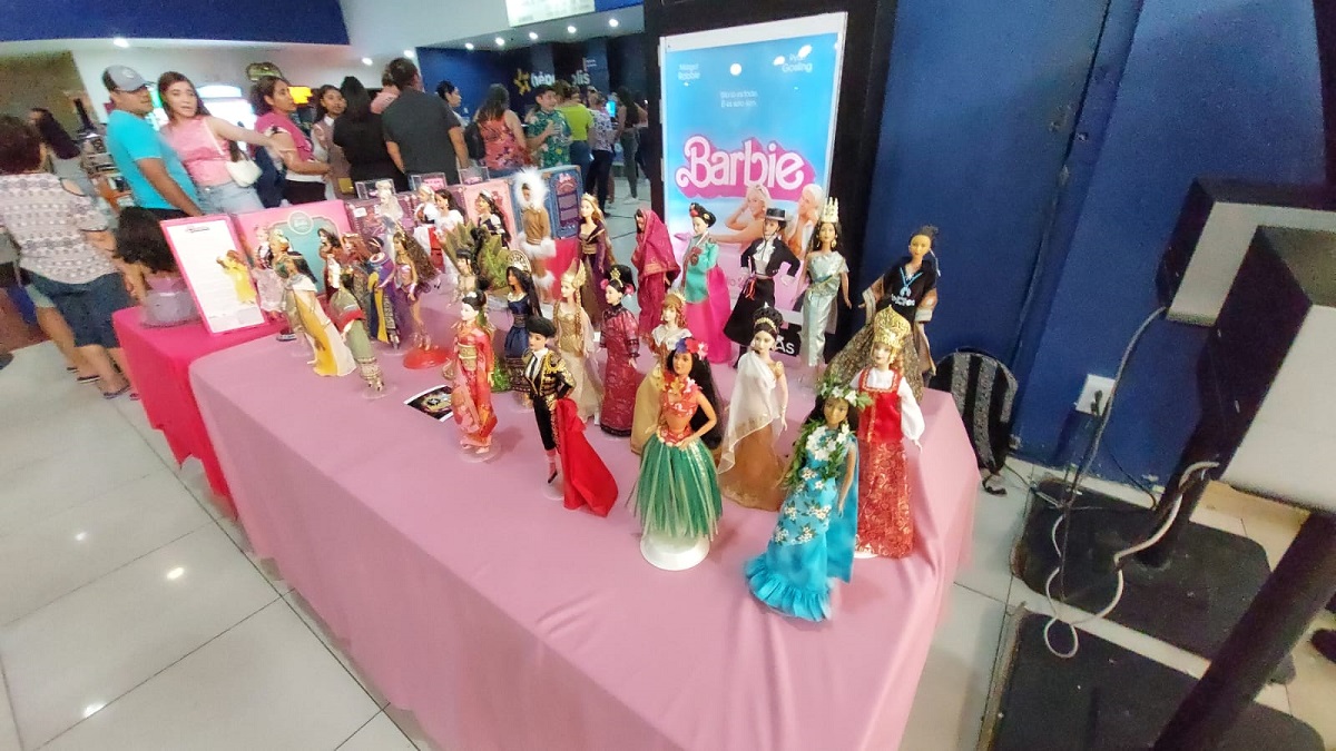 Continúa la Barbiemanía en Mazatlán; exponen muñecas coleccionables en el cine