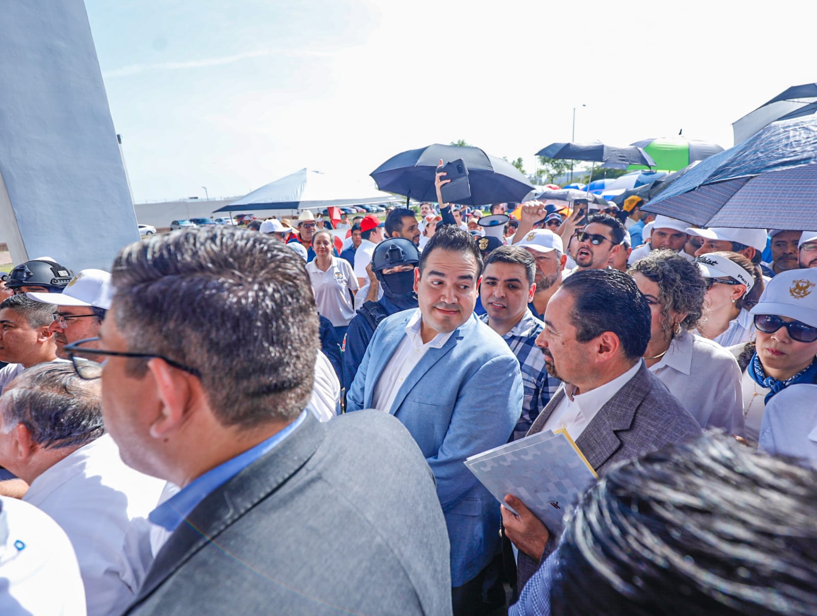 Niegan amparo a Cuén Díaz ante orden de aprehensión, comparecencia y citatorios librados