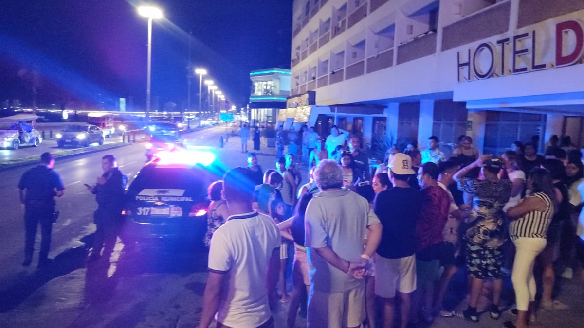 Huéspedes de hotel de Mazatlán toman Avenida del Mar tras quedarse sin energía eléctrica