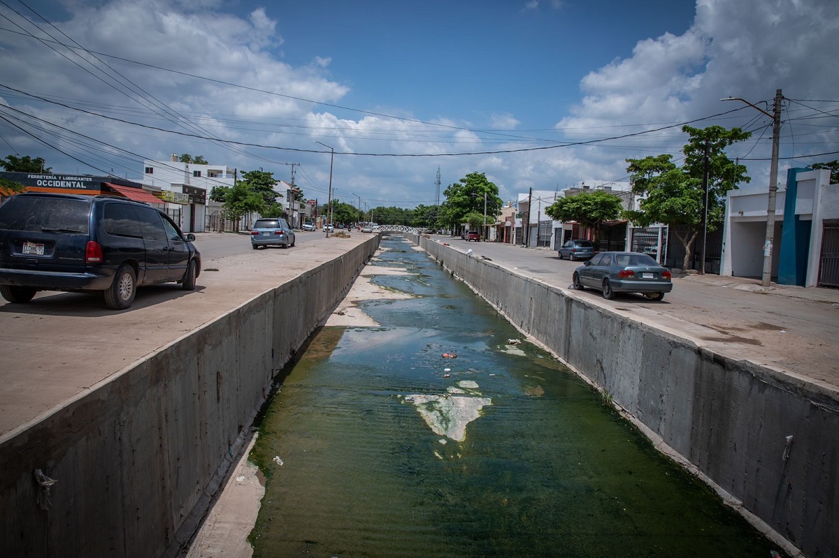 Instruye alcalde de Culiacán instalar barandal en el canal del fraccionamiento Chulavista