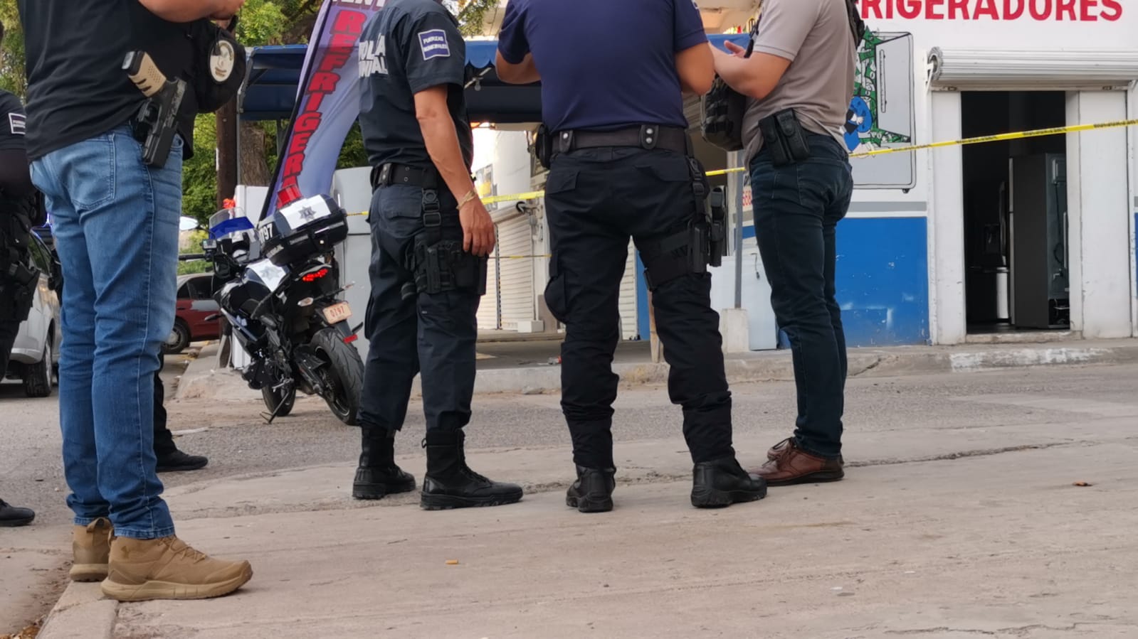 En asalto, le dan un balazo en una pierna a trabajador de un negocio de refrigeradores en Los Mochis