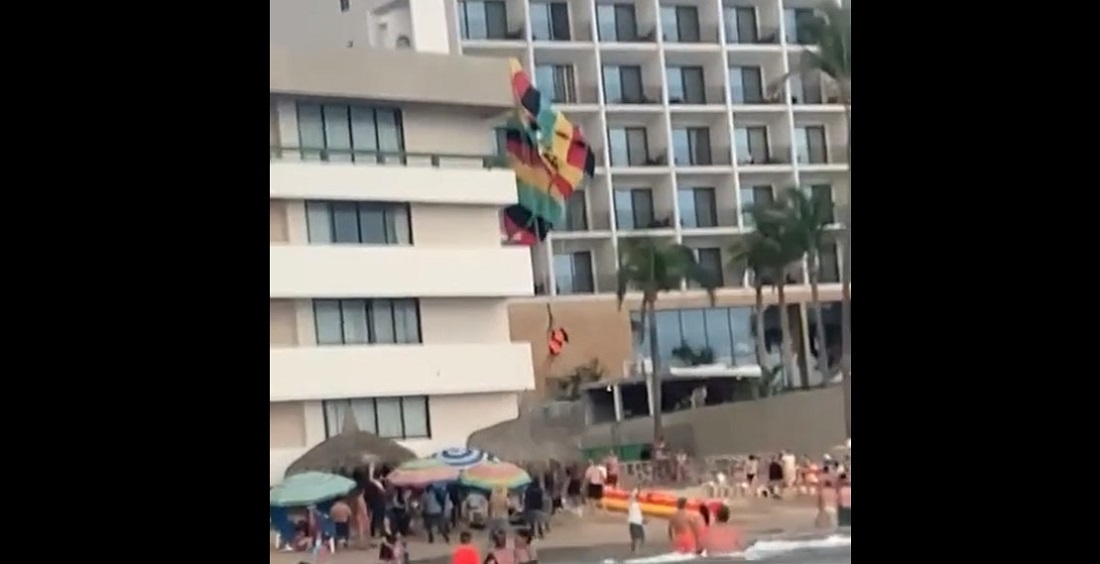 ‘Se va a romper el paracaídas’; joven vive minutos de terror al atorarse paracaídas en hotel de Mazatlán