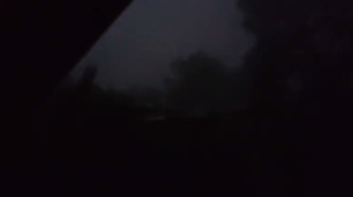 Después del calor extremo, cae intensa lluvia en Guasave y deja sin luz a varios sectores