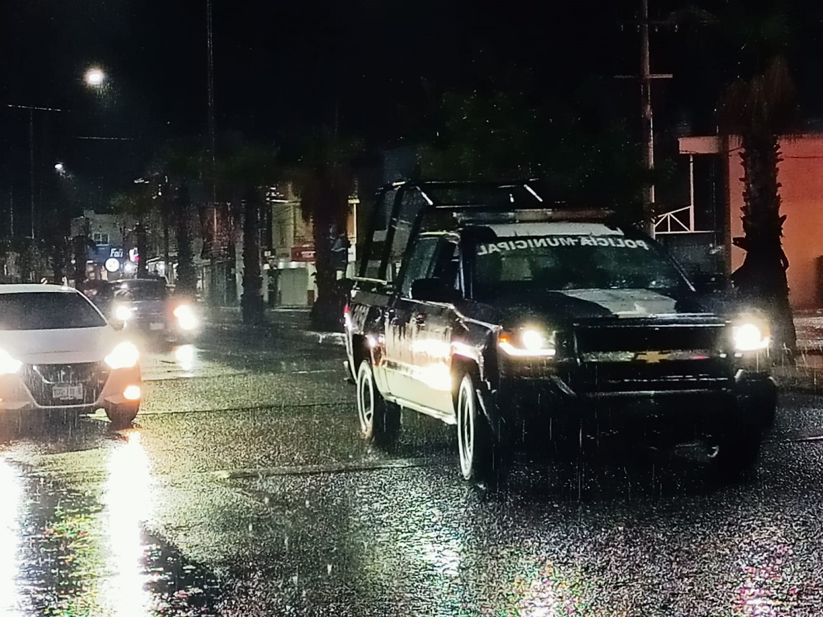 ‘Aplaca’ aguacero el calorón por un rato en zona rural de Mazatlán