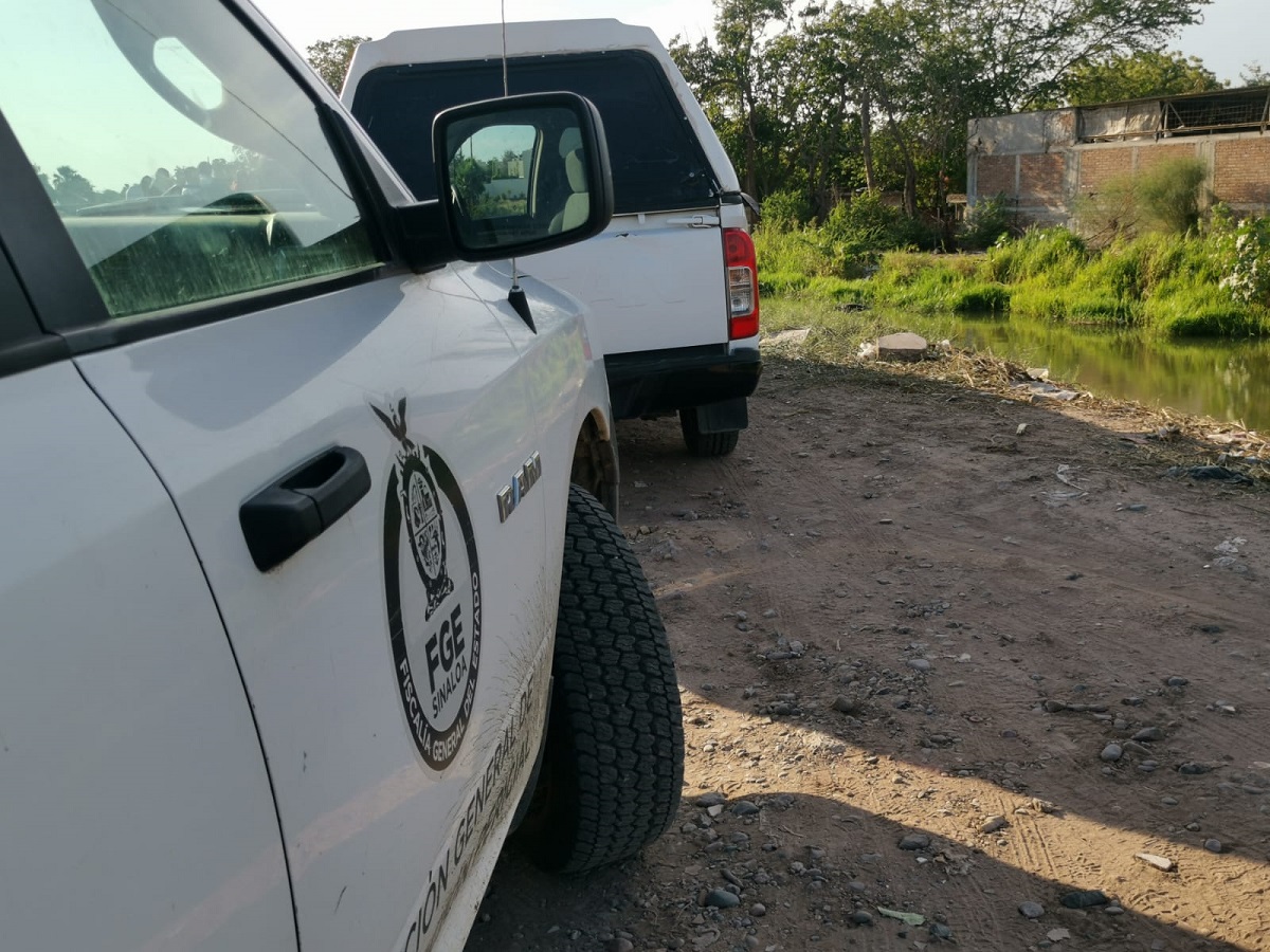 Localizan a hombre sin vida dentro de canal a un costado de residencial en Los Mochis