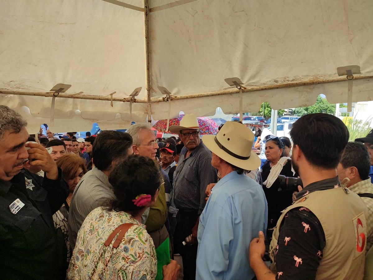 Con manifestación reciben los Sin Casa a Rocha en Guasave; les responde que se trabaja en reservas territoriales