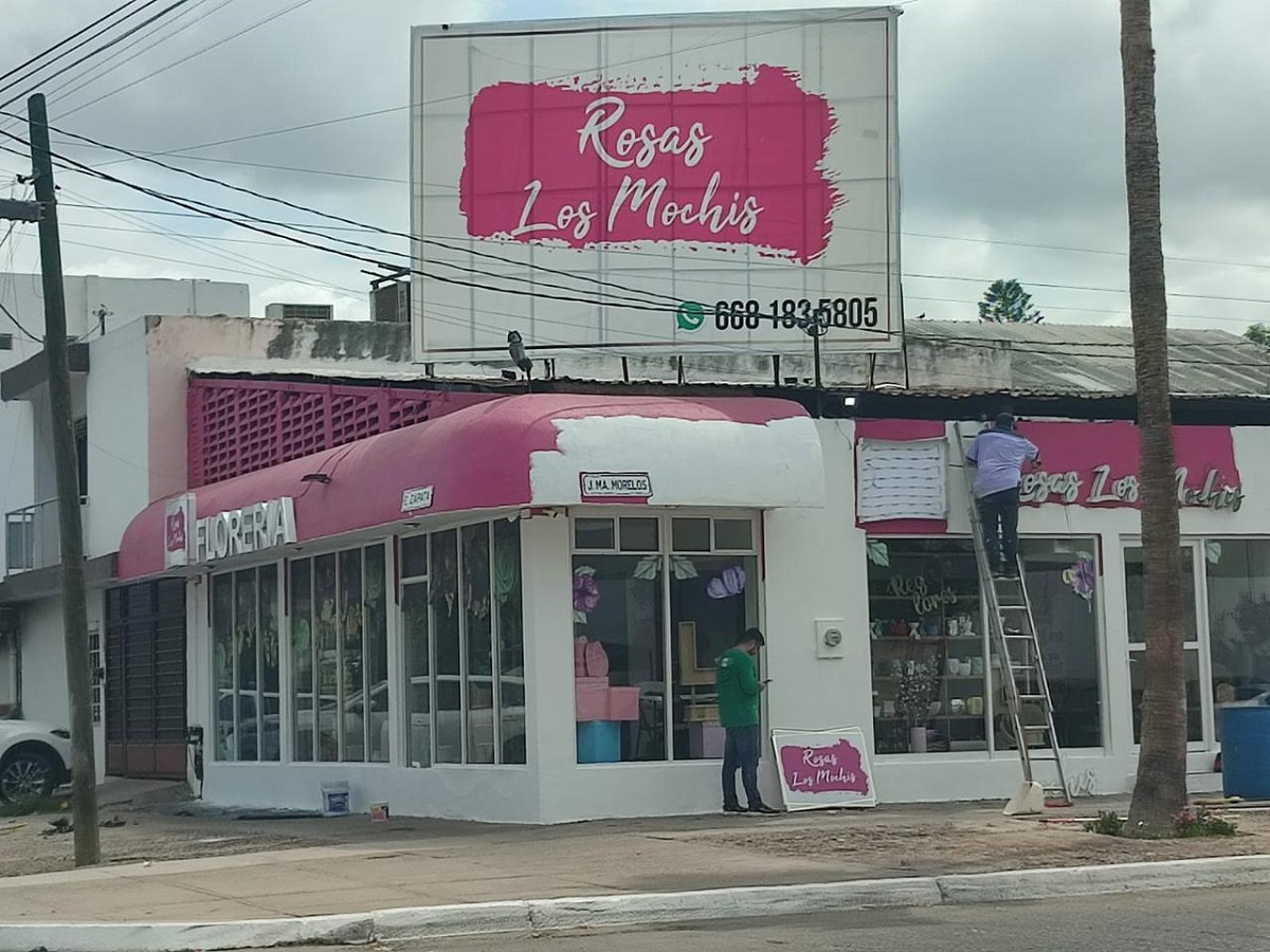 ¡La pintan de blanco y le quitan los logos! Reportan cierre de florería de Los Mochis tras atentados y amenazas 