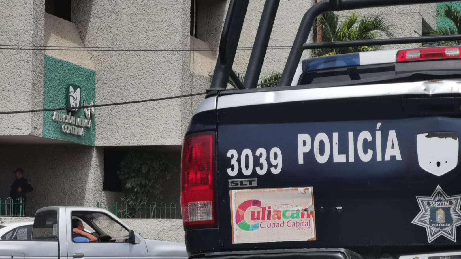 Frente a enfermeras, ‘levantan’ a radiólogo del IMSS afuera del hospital, en Culiacán