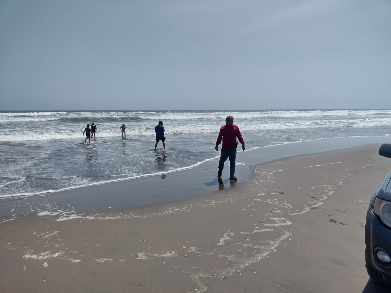 ¡Va de nuevo! Por alto oleaje cierran playas de Guasave a bañistas, temen que el agua llegue al bulevar Tiburón