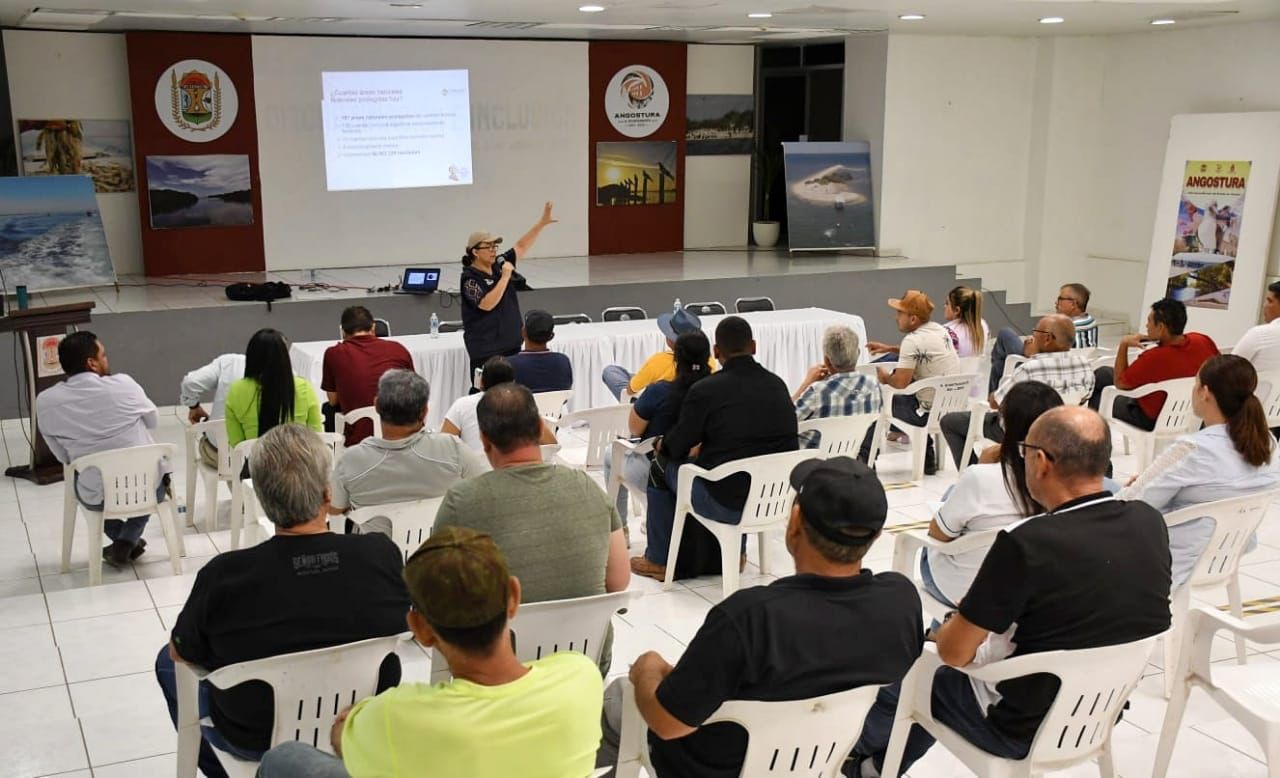 Capacitan a prestadores de servicios de zonas turísticas naturales en Angostura