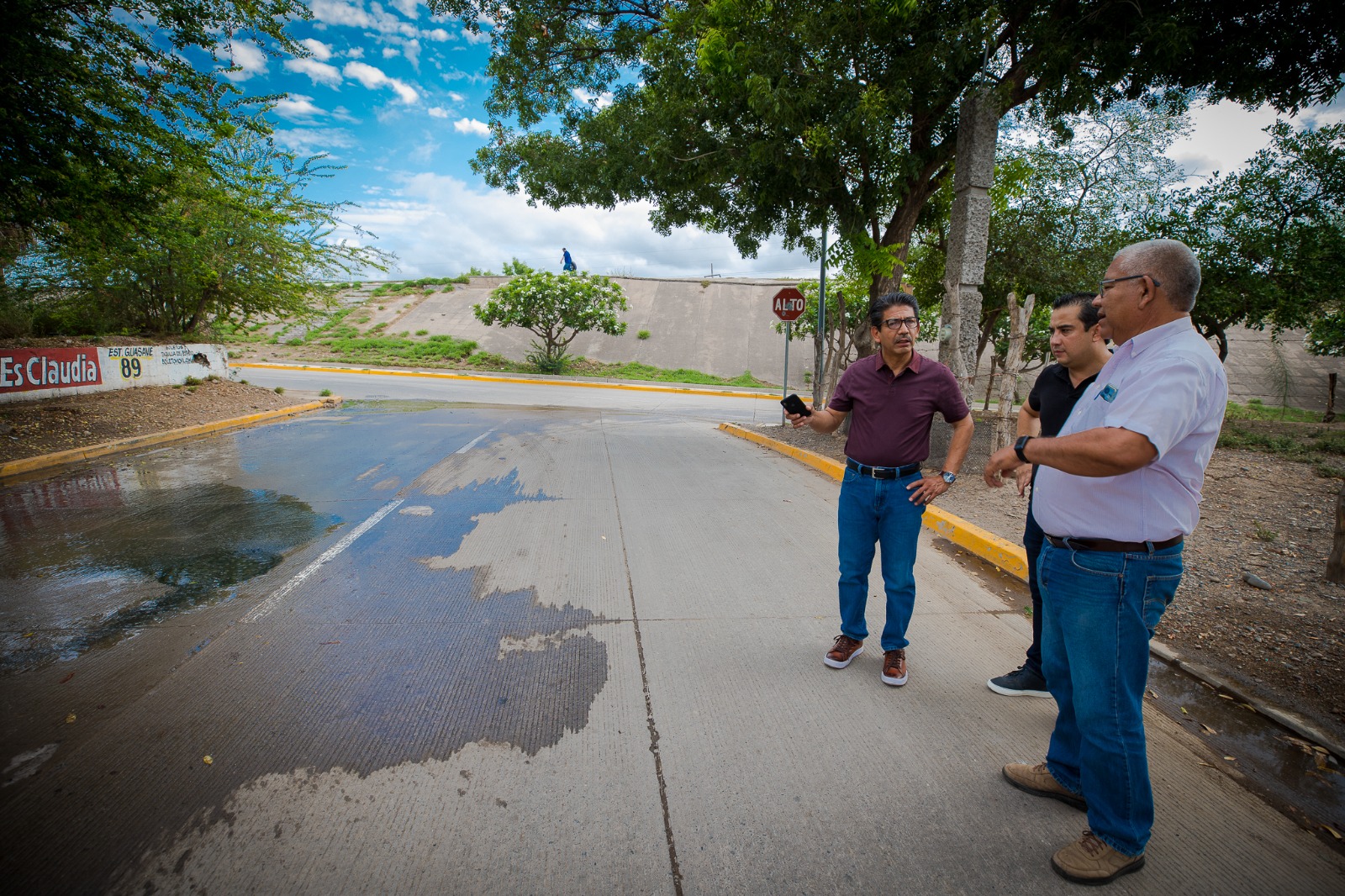 ¡Al fin! Inician trabajos para solucionar problema del drenaje de la calle Reforma