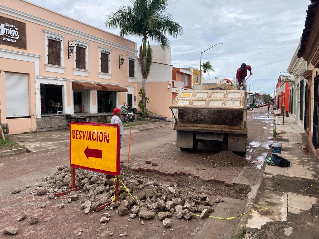 Atienden socavón en Rosario, reparación de hace dos años se hizo ‘por encimita’