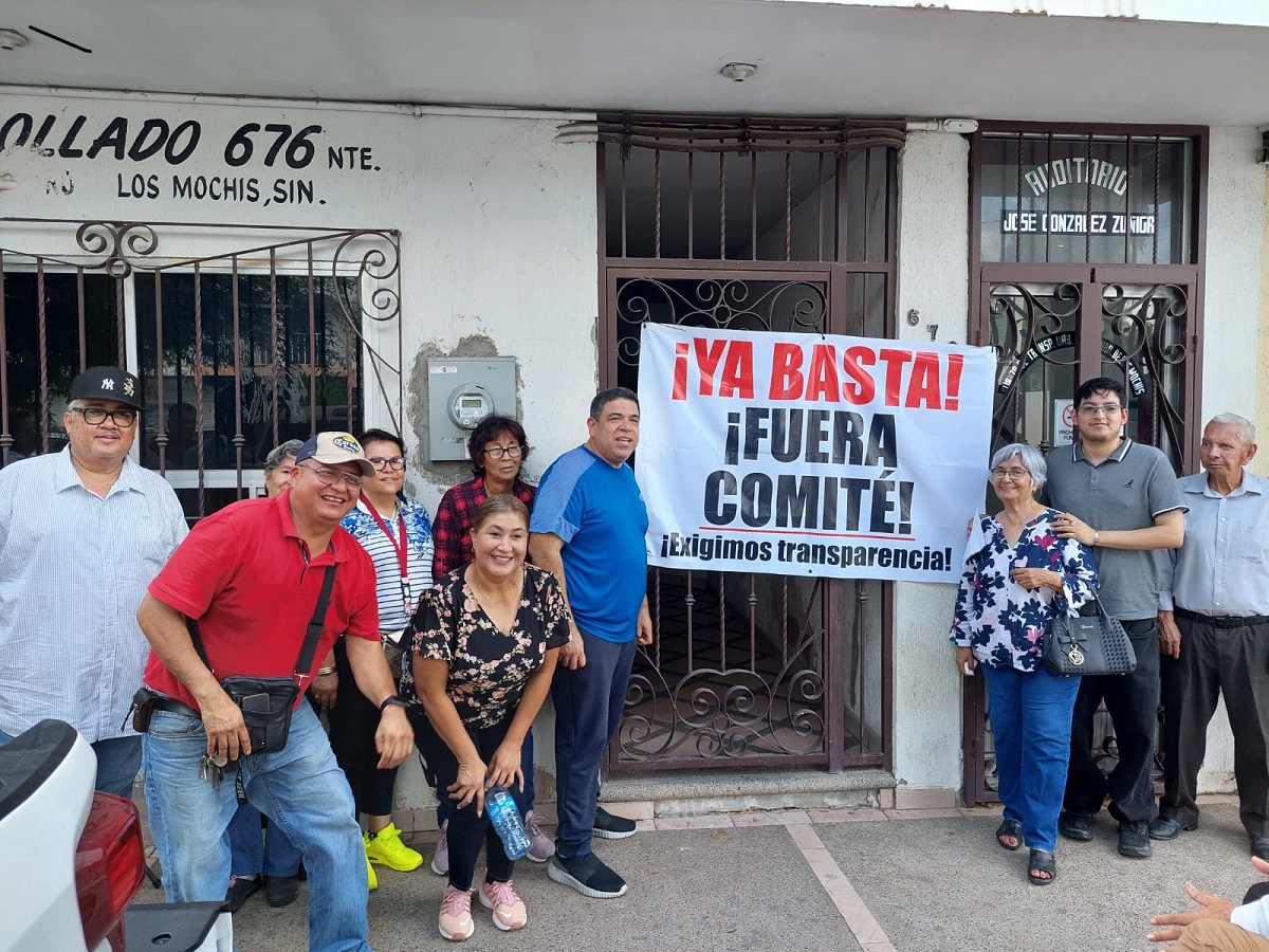 Toman permisionarios del transporte urbano oficinas de la Atusum en Los Mochis