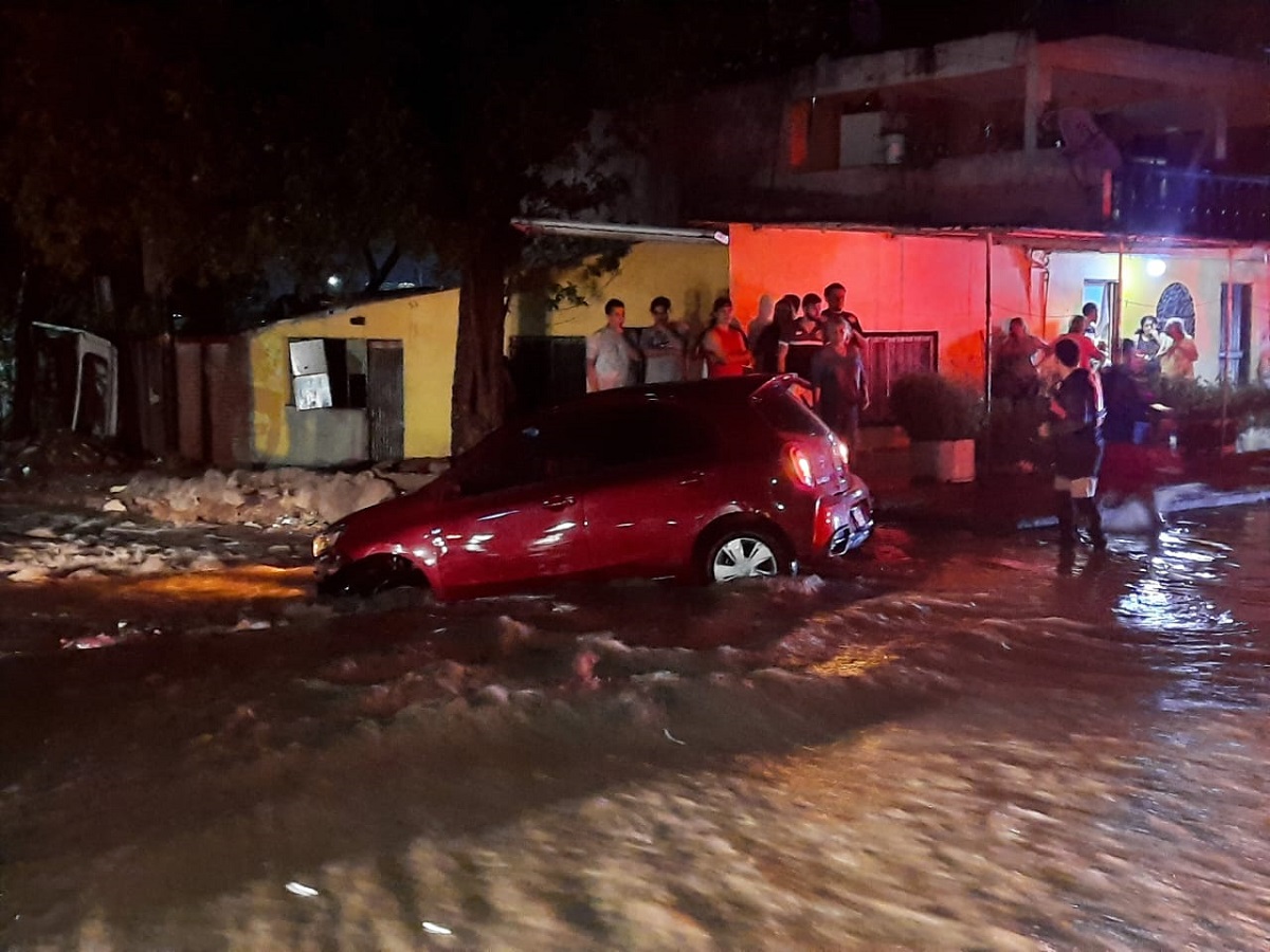 Cae tremenda lluvia en Culiacán y deja varios sectores sin luz