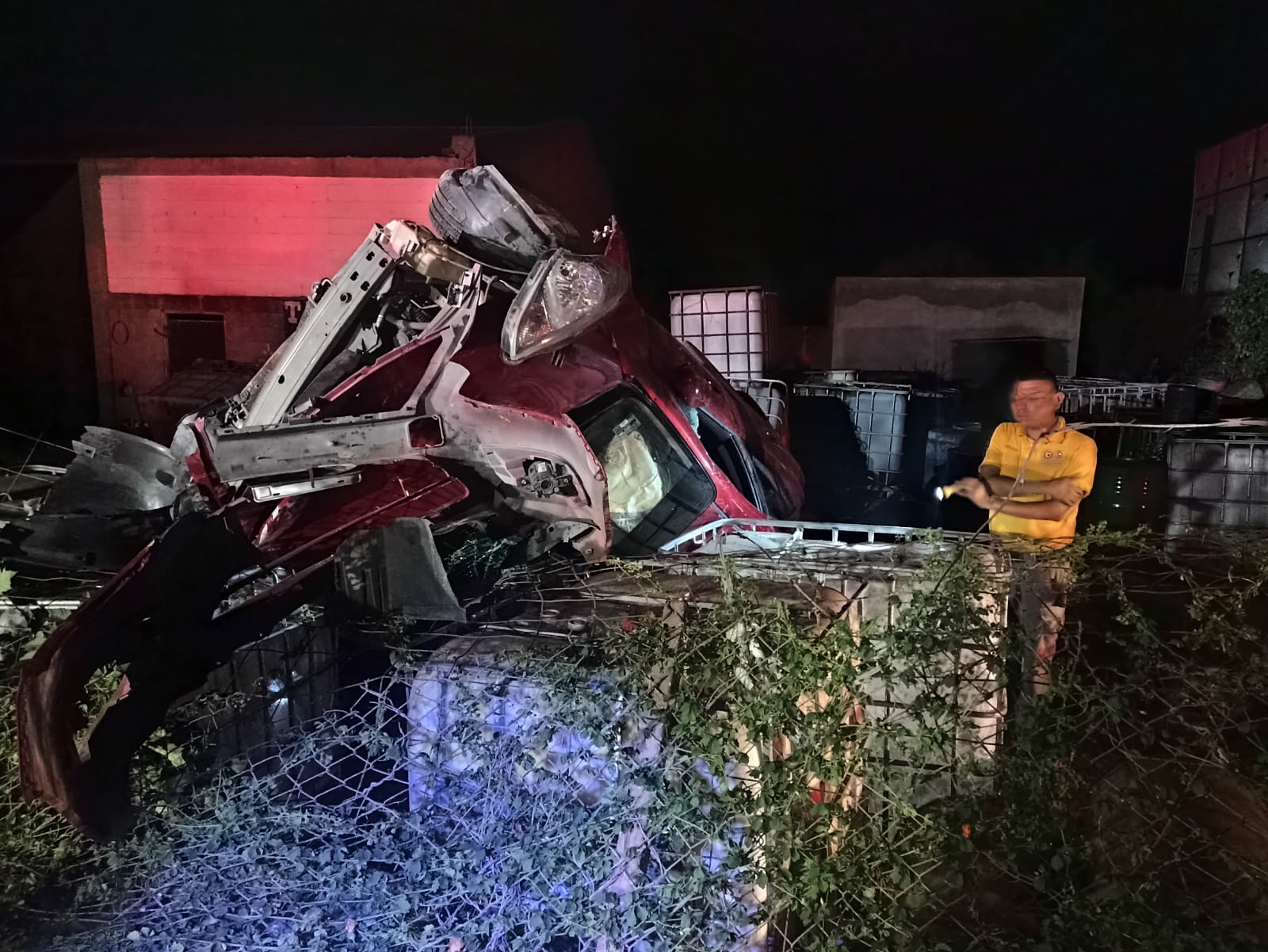 ¡Vive de milagro! Conductor de un automóvil sufre aparatoso accidente sobre la Mochis-Topolobampo