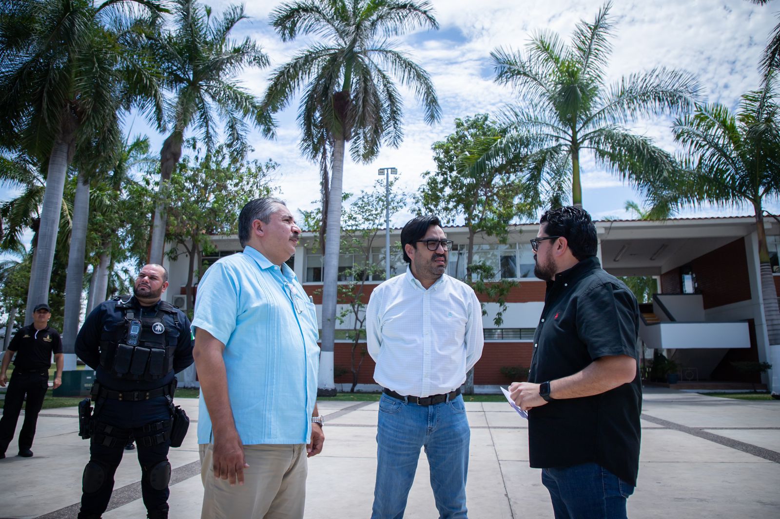 Alcalde visita a jóvenes cadetes de la Universidad de la Policía del Estado de Sinaloa