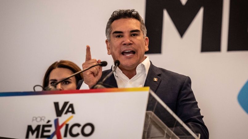 Alejandro Moreno da espaldarazo a Xóchitl Gálvez como única aspirante a candidata del Frente Amplio por México