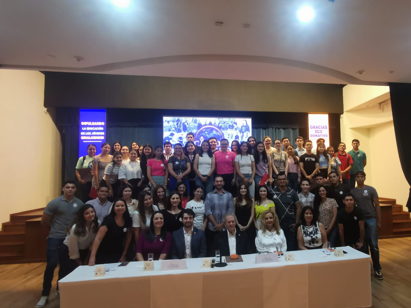 Alrededor de 248 jóvenes son beneficiados con la beca ‘Carlos Elizondo’ en Ahome
